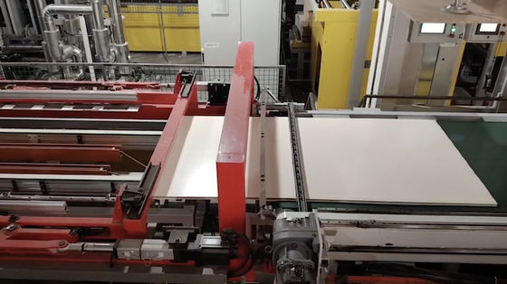comprare Pressa a caldo a linea automatica per il compensato per cartoni MDF a ciclo breve 1800 tonnellate online manufacture