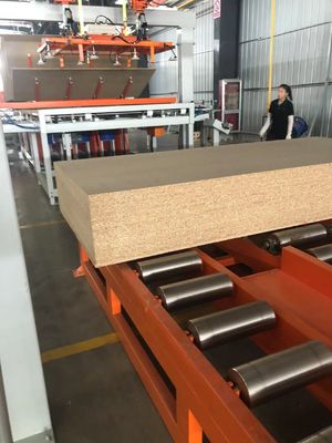 qualità  Laminating Production Line Short Cycle Press Melamine Hot Press Machine 900T to 1600T fabbrica